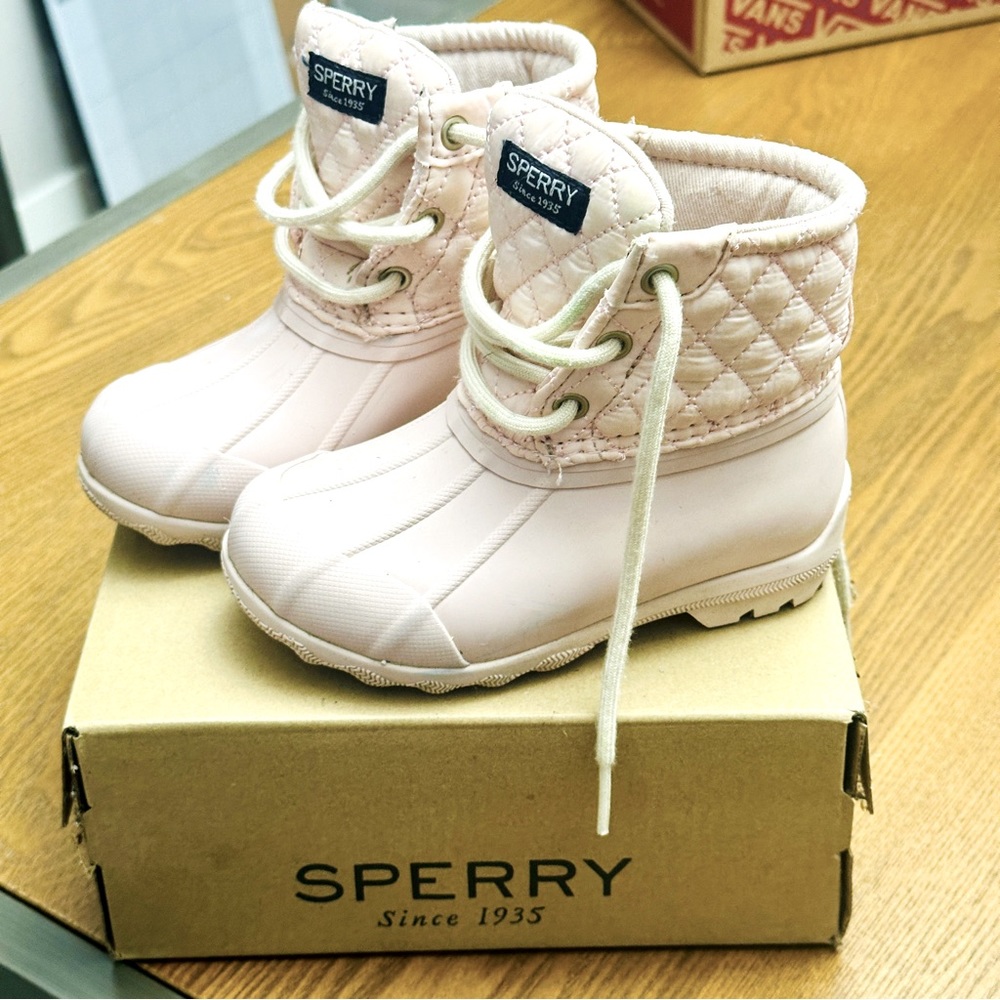 Sperry hightop lite pink girl toddler 8t water shoes.